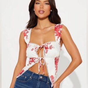 ❤️Fashion Nova Tie-Front Top🤍